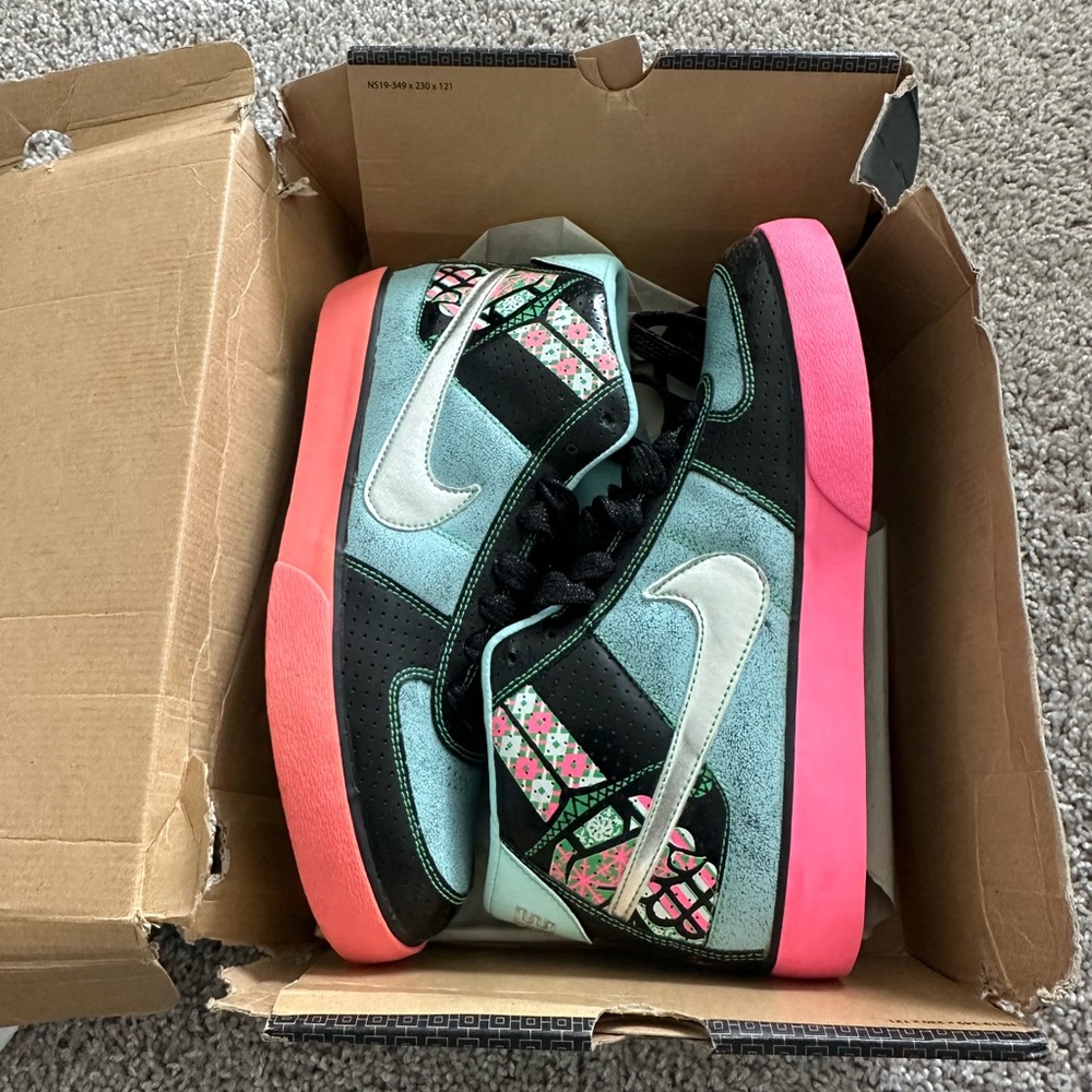 Nike Men’s Mavrk Premium Sneakers
